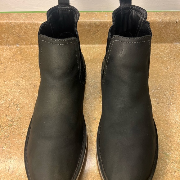 Men’s Clark’s-Size 10 Chelsea boots. Gently worn, 100% leather. Classic style - Picture 11 of 12